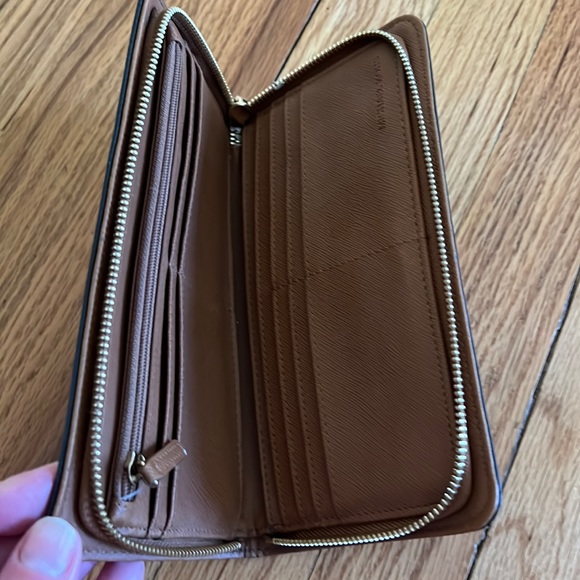 Michael Kors wallet - Picture 3 of 3